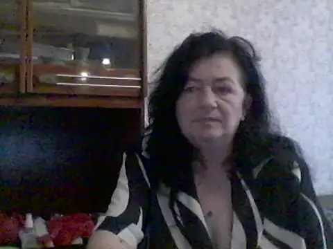 GypsiQueen2 online show from March 10, 2025, 10:26 am