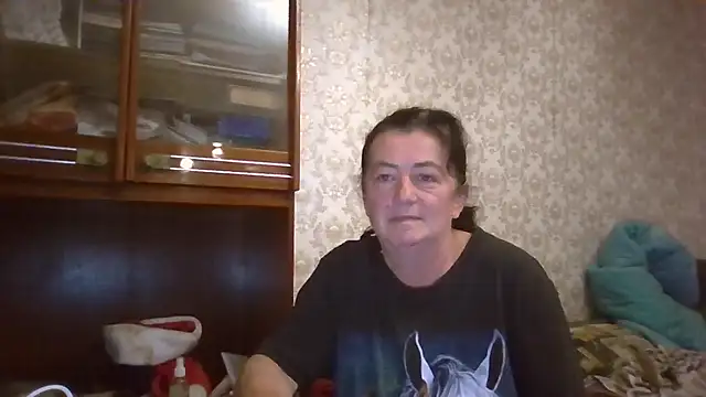 GypsiQueen2 online show from October 1, 2025, 7:09 pm