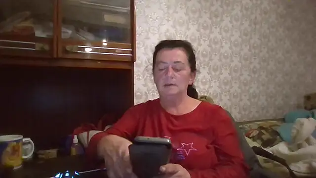 GypsiQueen2 online show from October 7, 2025, 6:05 pm