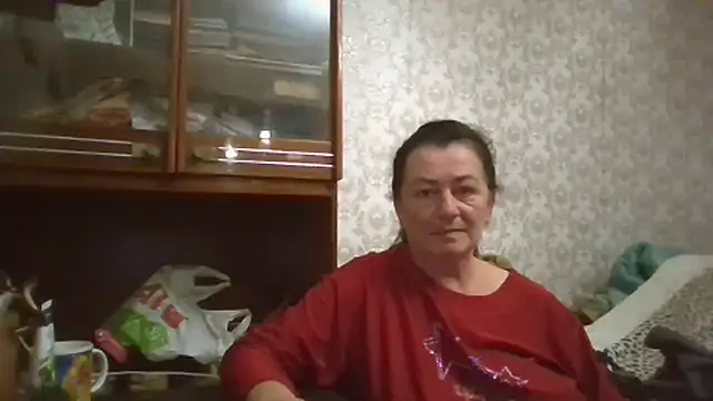 GypsiQueen2 online show from October 18, 2025, 5:25 pm