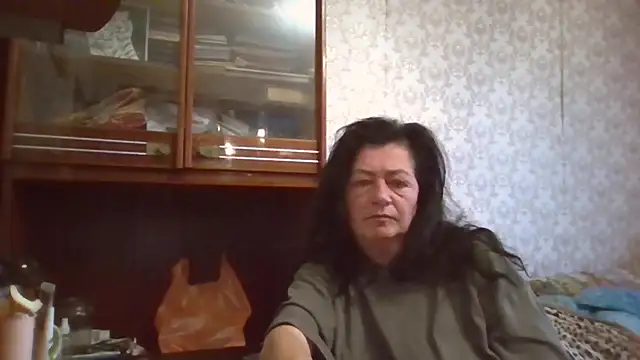 GypsiQueen2 online show from November 16, 2025, 5:35 am