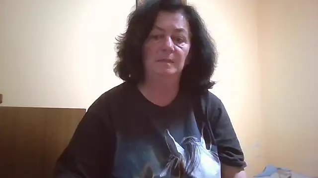 GypsiQueen2 online show from June 7, 2026, 6:44 pm
