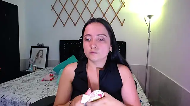 Snapshot of naughty_girl_4u chatting on September 29, 2025, 7:40 pm naughty girl 4u online show from September 29, 2025, 7:40 pm