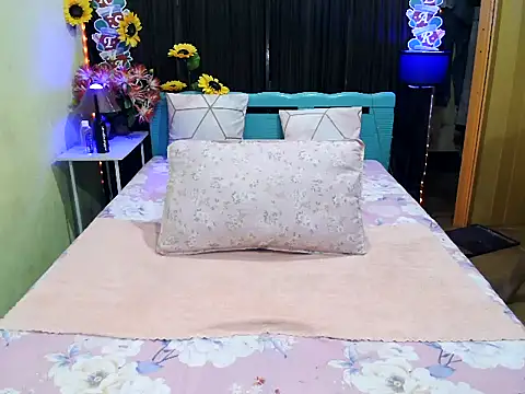 UrAsianPrincessDanie online show from December 17, 2025, 6:03 pm