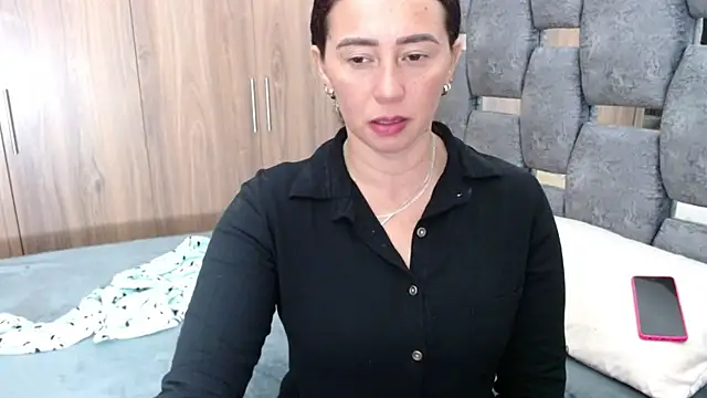 sara hott 1 online show from February 25, 2025, 5:25 pm