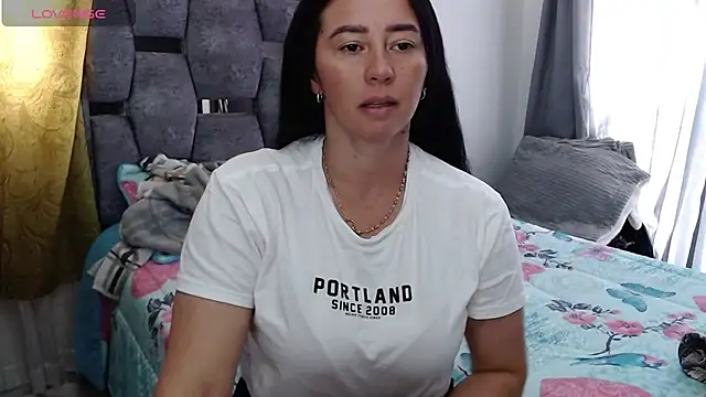 sara hott 1 online show from October 16, 2025, 2:51 pm