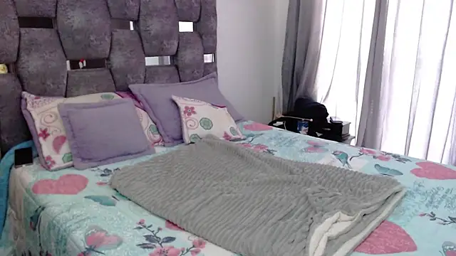 sara hott 1 online show from November 24, 2025, 1:22 pm