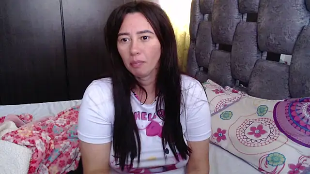 sara hott 1 online show from June 10, 2026, 2:27 pm