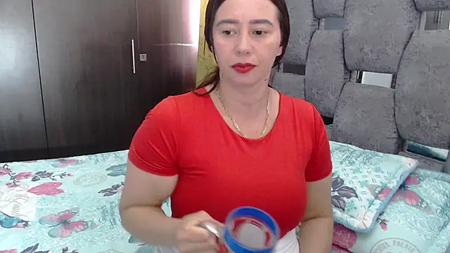 sara hott 1 online show from June 23, 2026, 3:43 pm
