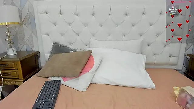 Pia Johnson  online show from February 2, 2026, 11:31 am