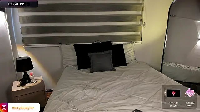 MERIDA TAYLOR online show from February 4, 2026, 1:06 pm