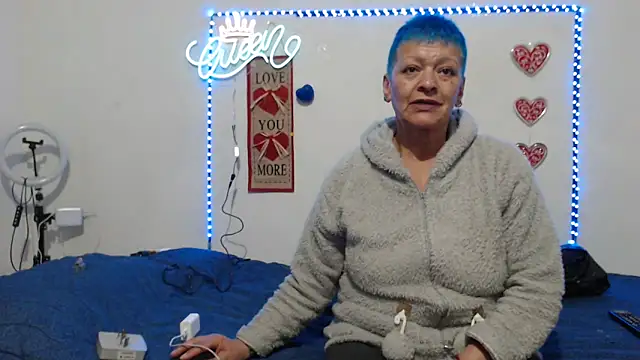 loquitaqueen011 online show from March 12, 2025, 12:42 am