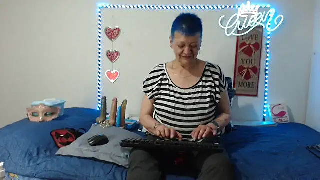 loquitaqueen011 online show from September 8, 2025, 10:09 pm