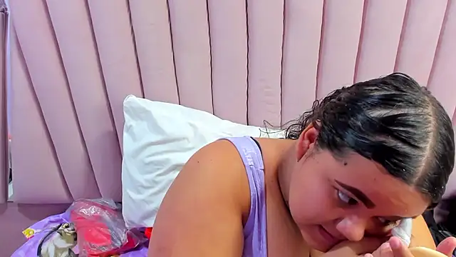 Snapshot of ValenTitis chatting on February 18, 2025, 8:03 pm ValenTitis online show from February 18, 2025, 8:03 pm