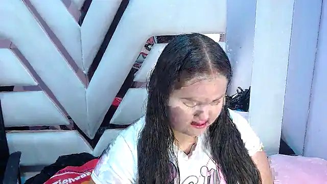 Snapshot of ValenTitis chatting on October 8, 2025, 8:28 pm ValenTitis online show from October 8, 2025, 8:28 pm