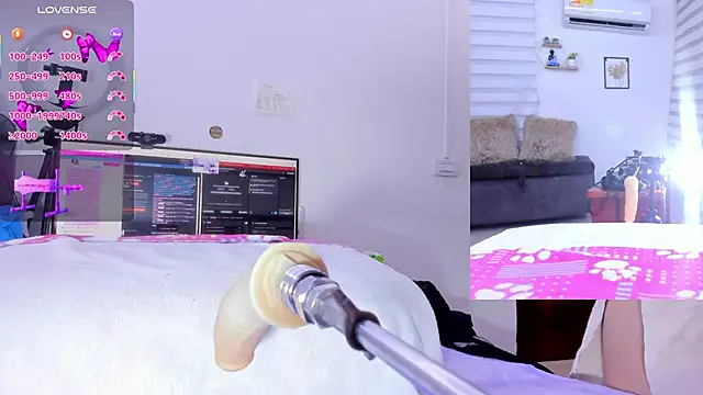 Snapshot of Soraya_Davis chatting on September 29, 2025, 9:25 am Soraya Davis online show from September 29, 2025, 9:25 am