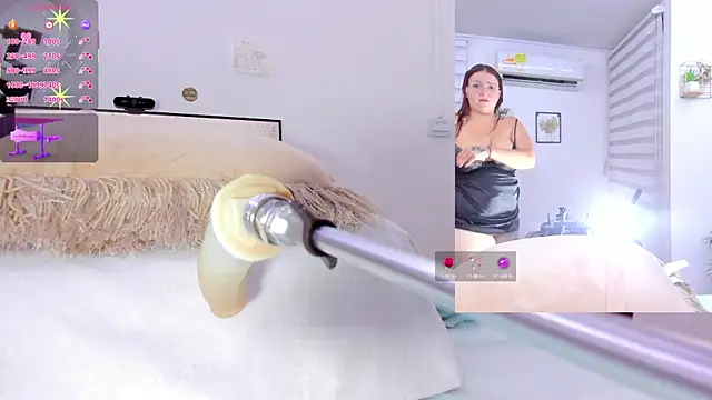 Snapshot of Soraya_Davis chatting on October 13, 2025, 9:20 am Soraya Davis online show from October 13, 2025, 9:20 am