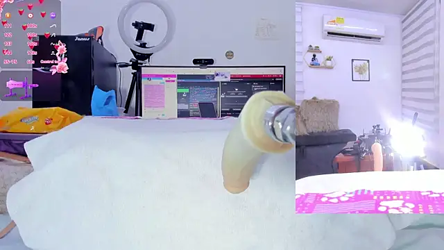 Snapshot of Soraya_Davis chatting on October 26, 2025, 9:26 am Soraya Davis online show from October 26, 2025, 9:26 am