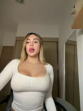 Snapshot of mi_suk11 chatting on March 2, 2026, 8:37 pm mi suk11 online show from March 2, 2026, 8:37 pm