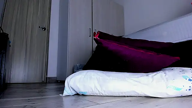 Skarleth69 online show from October 20, 2025, 3:40 am