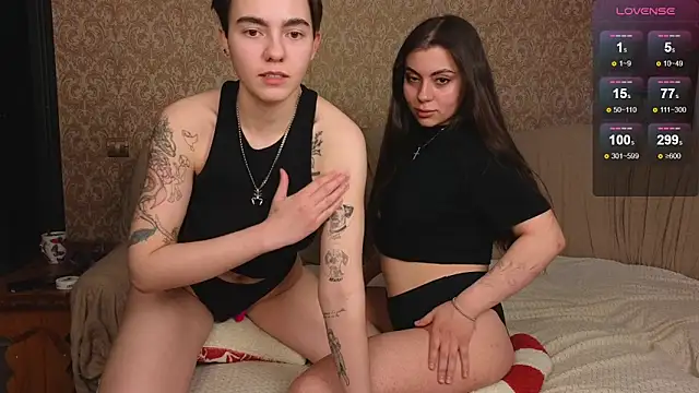 twobabesweet online show from April 23, 2026, 4:46 am
