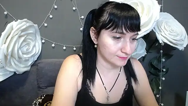 NinaFlawlees online show from November 23, 2025, 1:00 pm