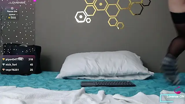 adriscute online show from January 22, 2025, 6:42 am