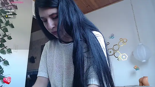 adriscute online show from February 26, 2025, 9:37 pm