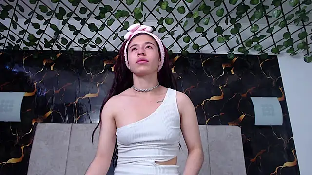adriscute online show from April 8, 2026, 7:03 pm