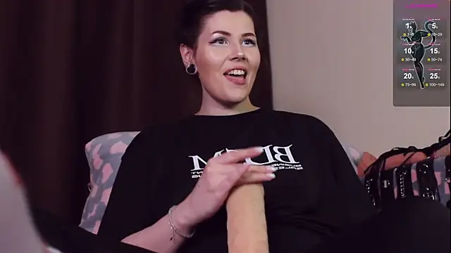 Snapshot of Luna_Blake chatting on February 5, 2025, 7:31 pm Luna Blake online show from February 5, 2025, 7:31 pm