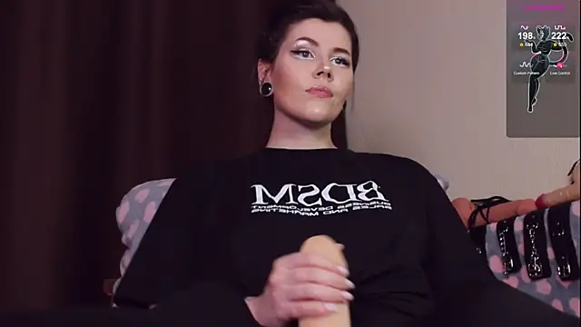 Snapshot of Luna_Blake chatting on February 9, 2025, 7:09 pm Luna Blake online show from February 9, 2025, 7:09 pm