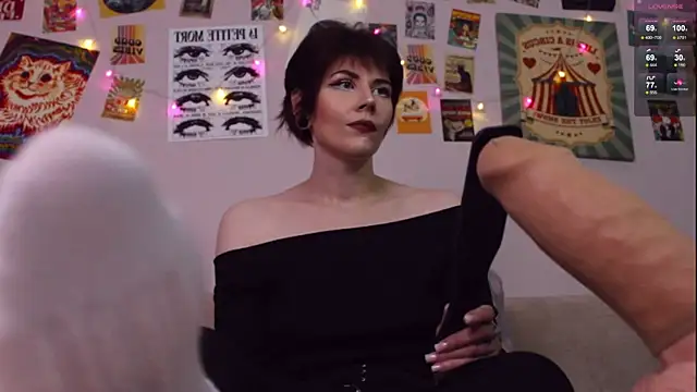 Luna Blake online show from May 3, 2026, 4:13 pm