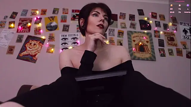 Luna Blake online show from May 27, 2026, 5:21 pm