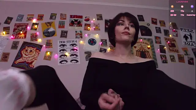 Luna Blake online show from June 18, 2026, 5:06 pm