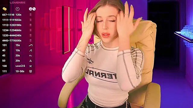 PenellopaRaw online show from January 17, 2025, 2:18 pm