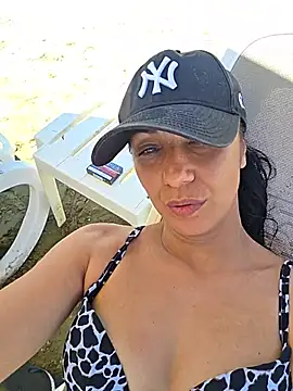 Snapshot of LeticiaWoods chatting on June 29, 2026, 11:21 am LeticiaWoods online show from June 29, 2026, 11:21 am