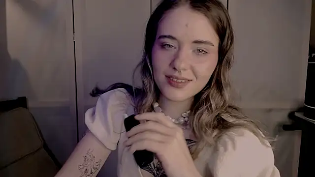 Snapshot of risha_laas chatting on January 23, 2025, 7:18 pm risha laas online show from January 23, 2025, 7:18 pm