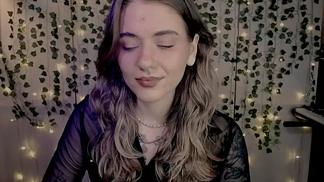 Snapshot of risha_laas chatting on February 1, 2025, 7:23 pm risha laas online show from February 1, 2025, 7:23 pm