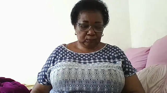 Snapshot of KinkyRicoSaisyours chatting on April 10, 2026, 12:21 pm KinkyRicoSaisyours online show from April 10, 2026, 12:21 pm