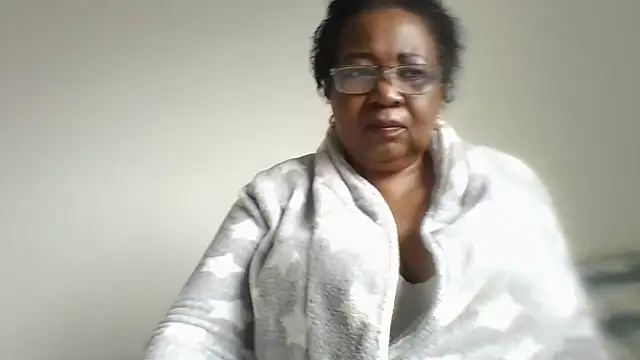Snapshot of KinkyRicoSaisyours chatting on May 5, 2026, 8:33 am KinkyRicoSaisyours online show from May 5, 2026, 8:33 am