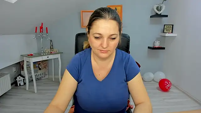 LollaGirl online show from February 22, 2025, 4:07 am