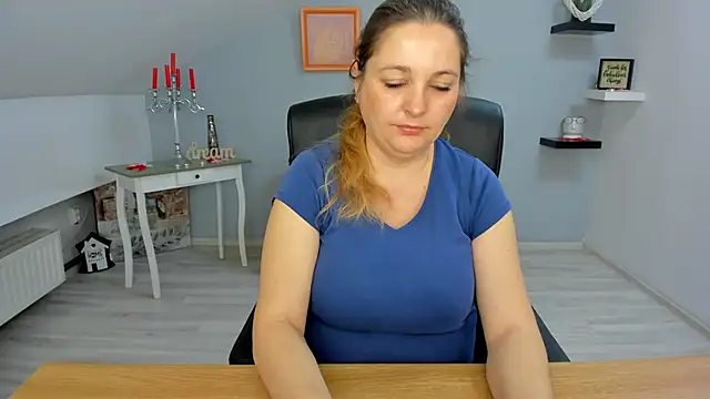 LollaGirl online show from March 6, 2025, 4:19 am