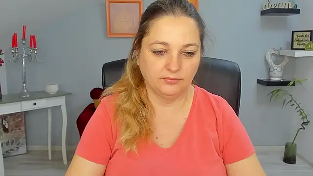 LollaGirl online show from March 21, 2025, 4:17 am