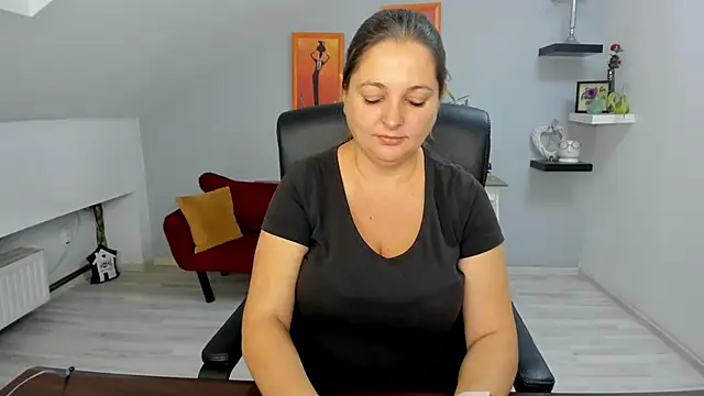 LollaGirl online show from October 8, 2025, 3:15 am