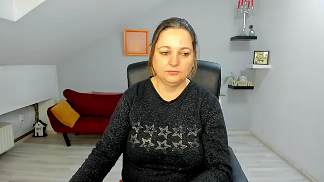 LollaGirl online show from February 6, 2026, 4:06 am