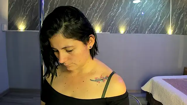 Snapshot of SarahDeyvis chatting on February 6, 2025, 2:04 pm SarahDeyvis online show from February 6, 2025, 2:04 pm