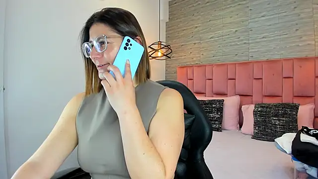 Snapshot of SarahDeyvis chatting on September 10, 2025, 6:08 pm SarahDeyvis online show from September 10, 2025, 6:08 pm