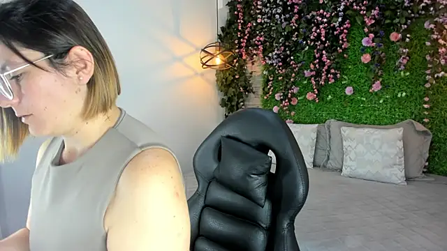 SarahDeyvis online show from January 7, 2026, 2:52 pm