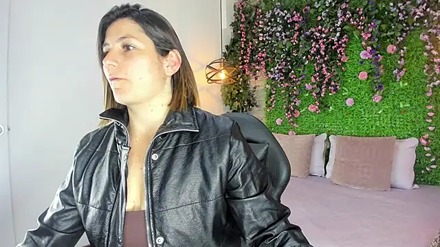 SarahDeyvis online show from February 24, 2026, 1:09 pm