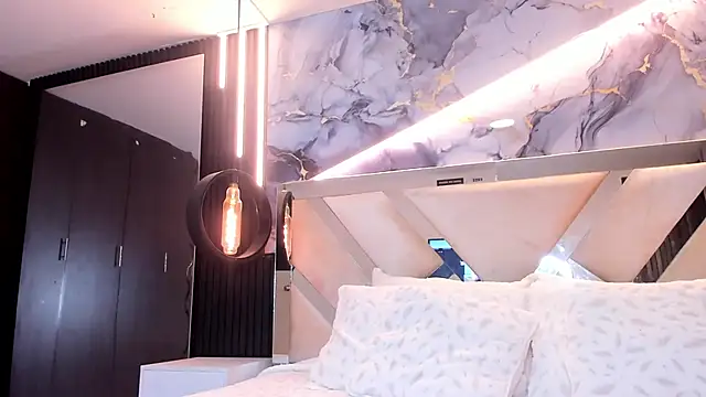 SarahDeyvis online show from March 7, 2026, 3:36 am